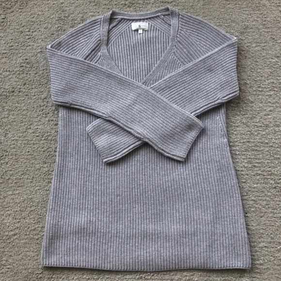 LOFT- V- neck sweater. - Picture 1 of 2